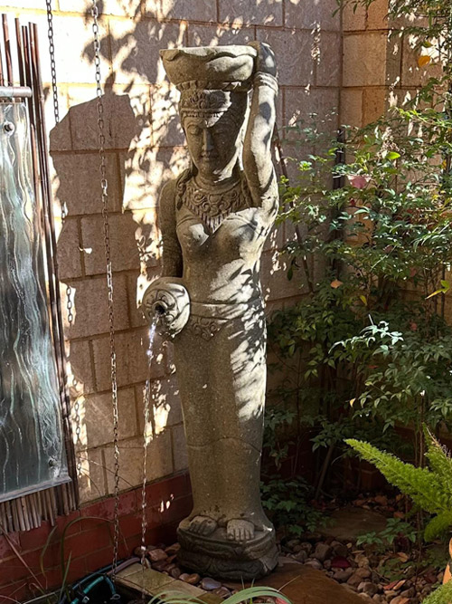 dewi-w-bowl-courtyard